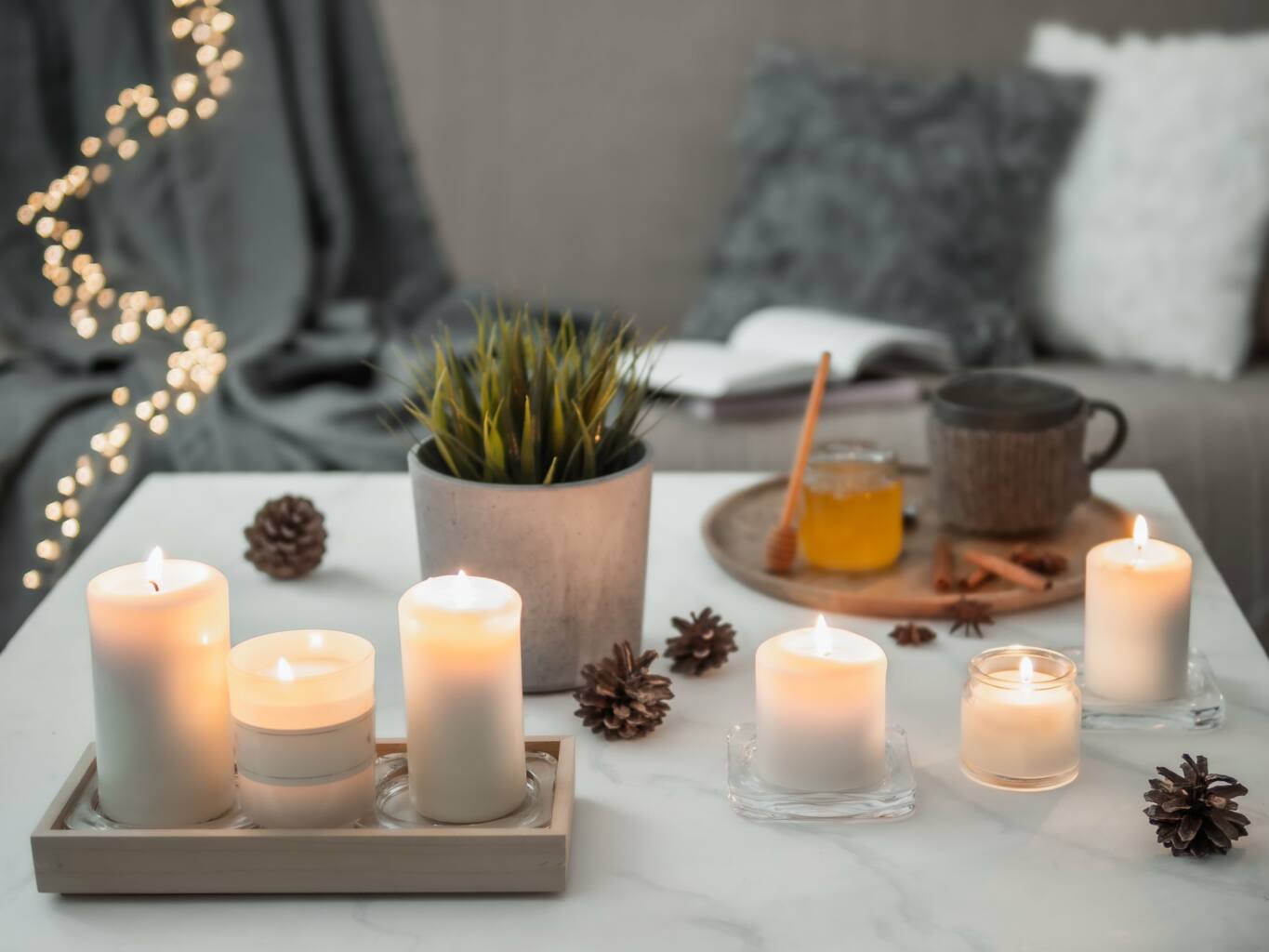candles-christmas-decoration-min